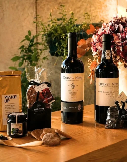 GIFT BOX Supreme Valley Wine & Port Quinta Nova. Cabaz Gourmet
