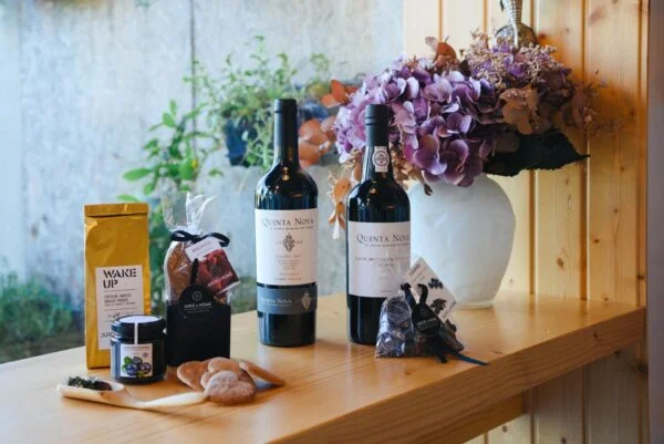 GIFT BOX Supreme Valley Wine & Port Quinta Nova. Cabaz Gourmet